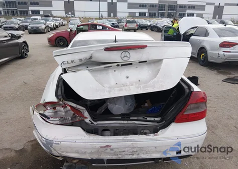 2004 Mercedes-Benz Clk 320 z USA, uszkodzony, nr VIN WDBTJ65J34F064971